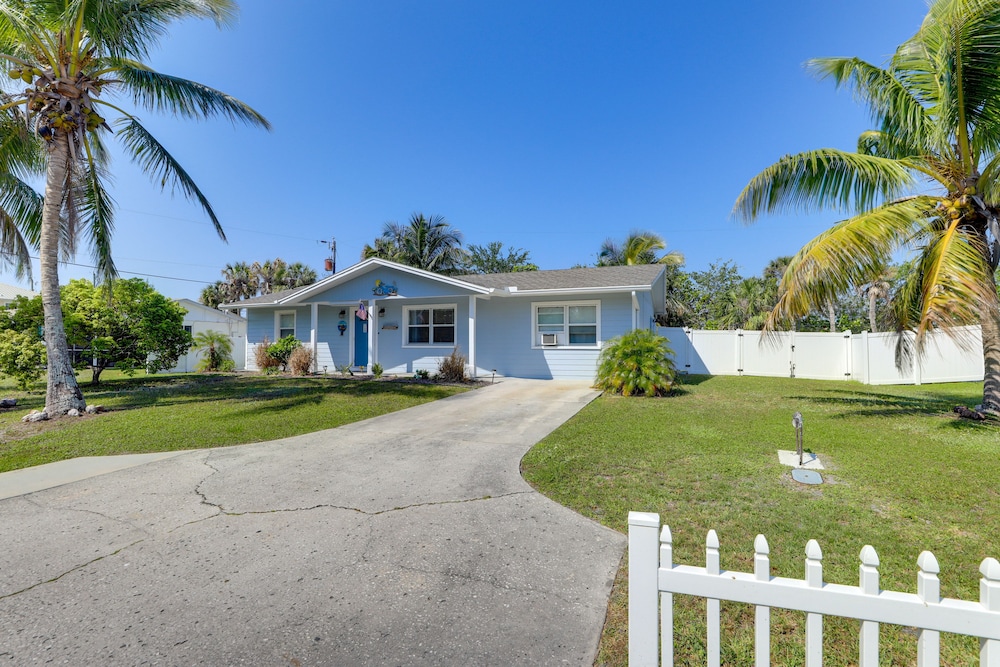 1 Mi to Anna Maria Island: Pet-friendly Retreat view 3