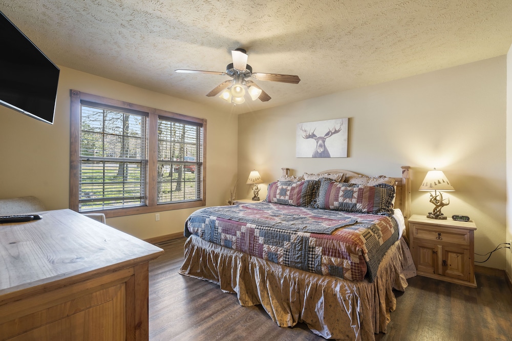 Fox Hollow Family Lodge view 3