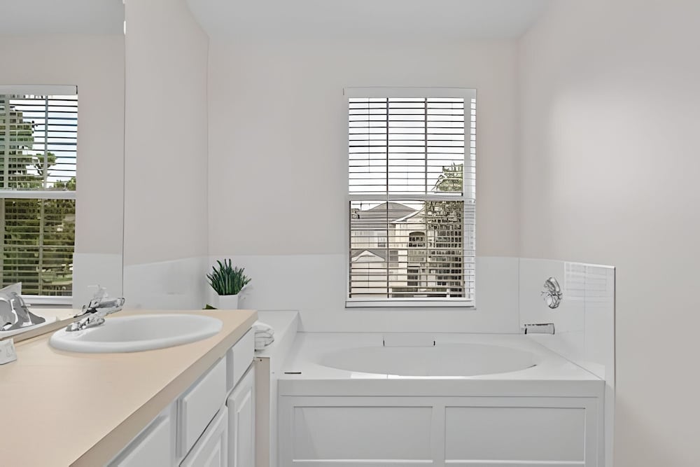 Windsor Hills 5BR 5min to Disney + Pool