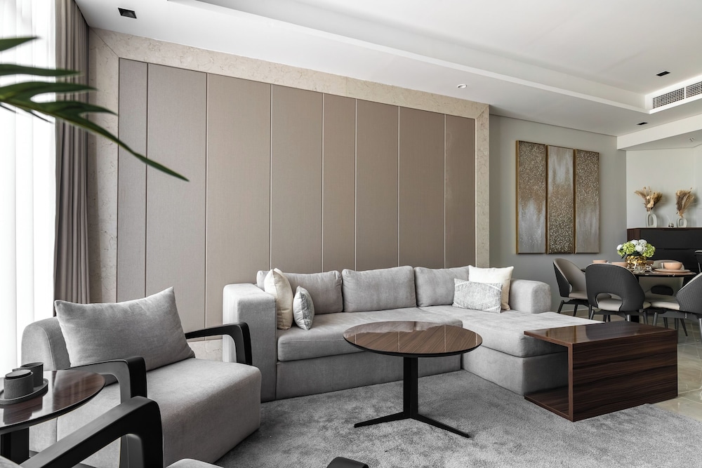 SIMPLY COMFORT Skyline Apts at Nobles Tower with Luxury Burj View