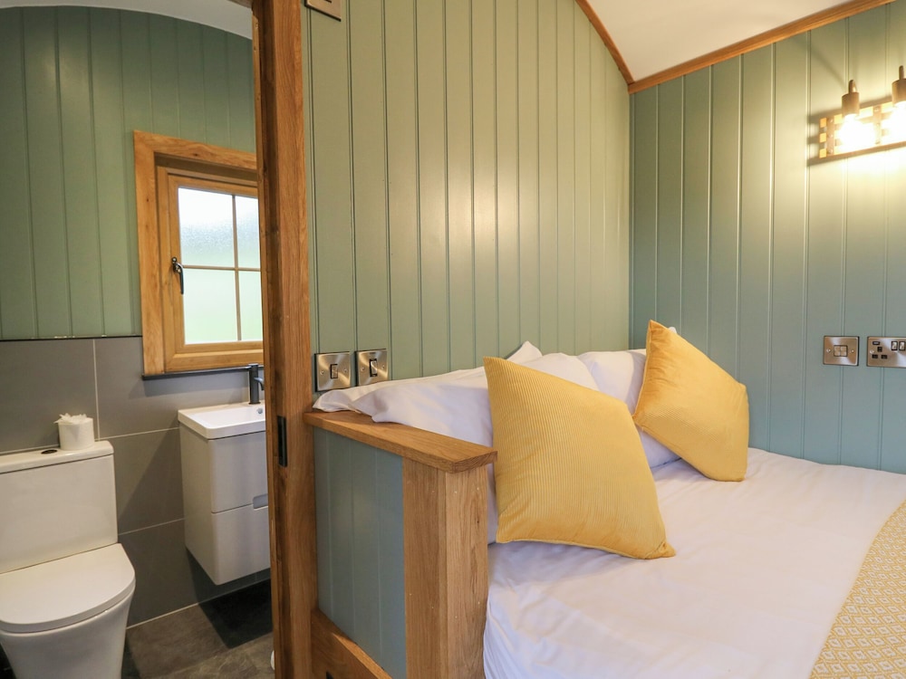 Dam View Shepherds Hut