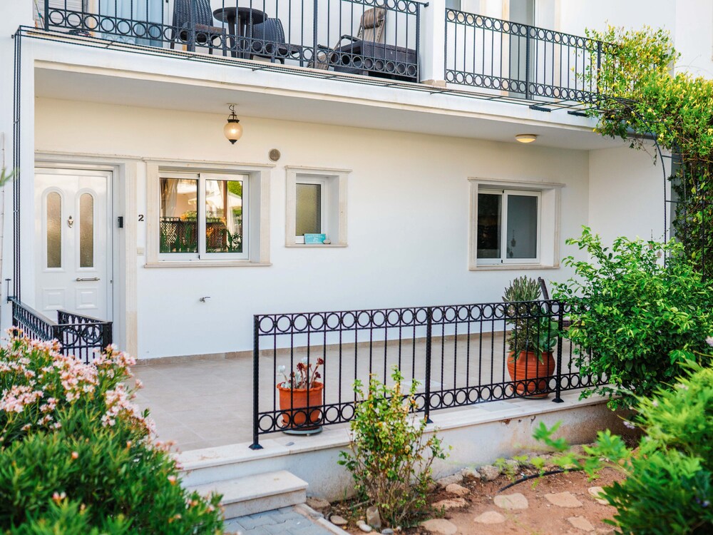 Sunny and Family Friendly Apartment Directly at the Pool