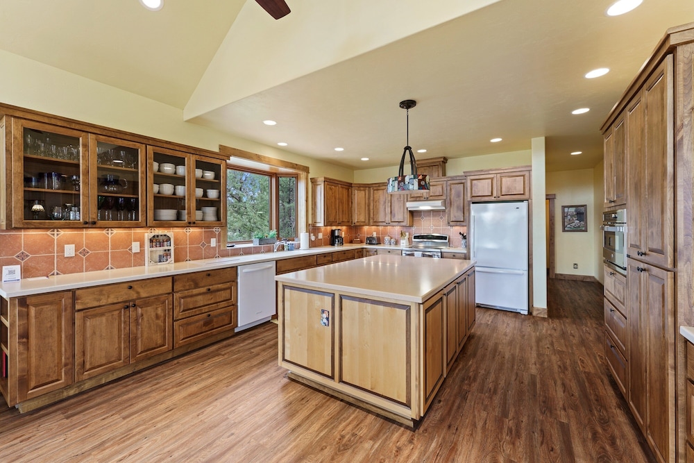 High Lowe 4 Bedroom Home