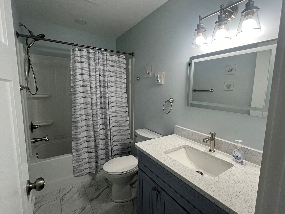 Boston Commons Penthouse 5 Bedroom Condo by RedAwning