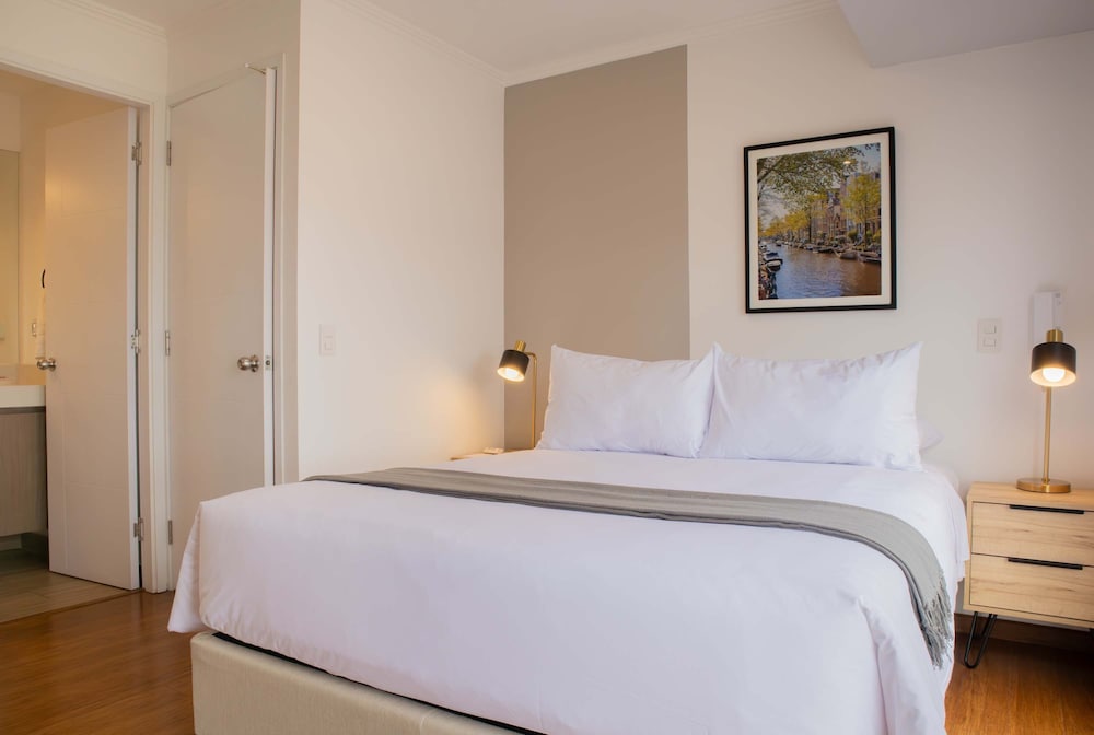 w Inviting 2BR w Balcony in Miraflores