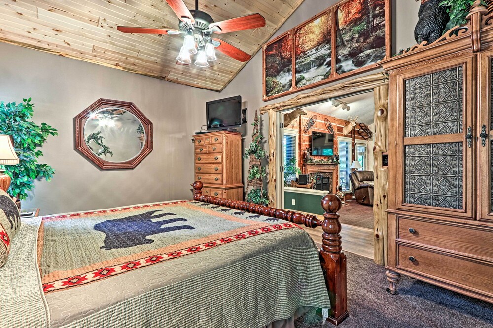 Eclectic Cabin w/ Hot Tub: 1 Mi to Ober Gatlinburg view 5