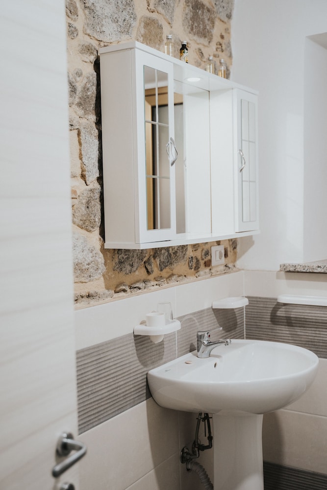 Remarkable 4-bed Apartment in Joppolo photo 5