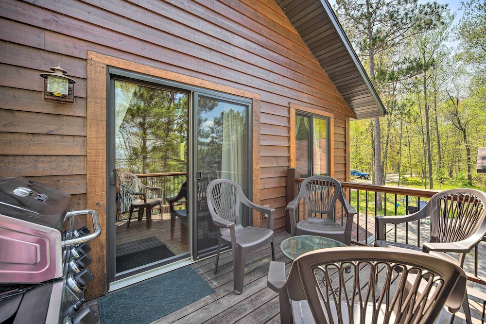 Rustic Crosslake Apartment w/ Deck, Water Access!