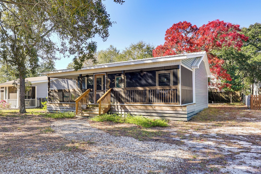 Play & Unwind, Oak Island Home < 2 Mi to Beach!