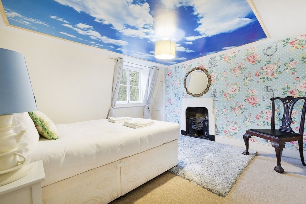 The Wonderland Townhouse - Amazing Alice in Wonderland 8BDR Home