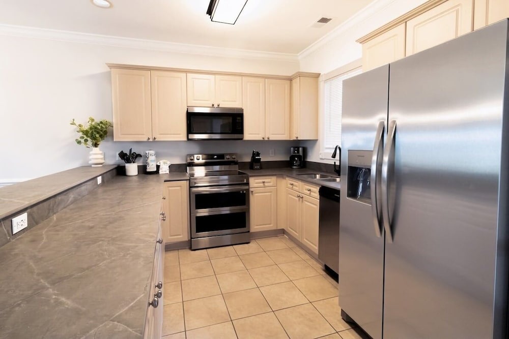 Magnolia Pointe Luster Leaf 4894-303 2 Bedroom Condo
