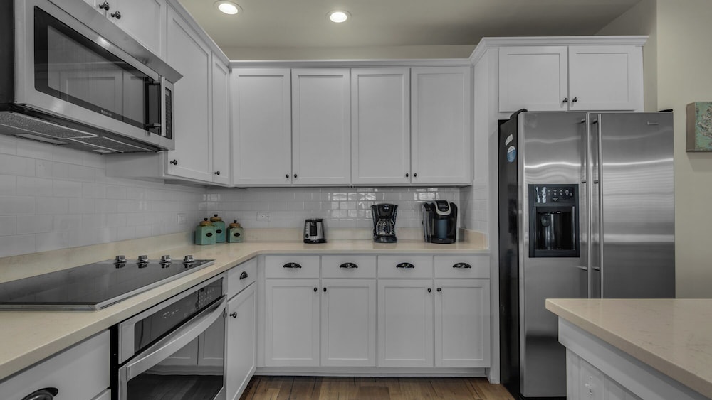 Coastal 3BR Condo With Pool & Shuttle : Snowbird Friendly!