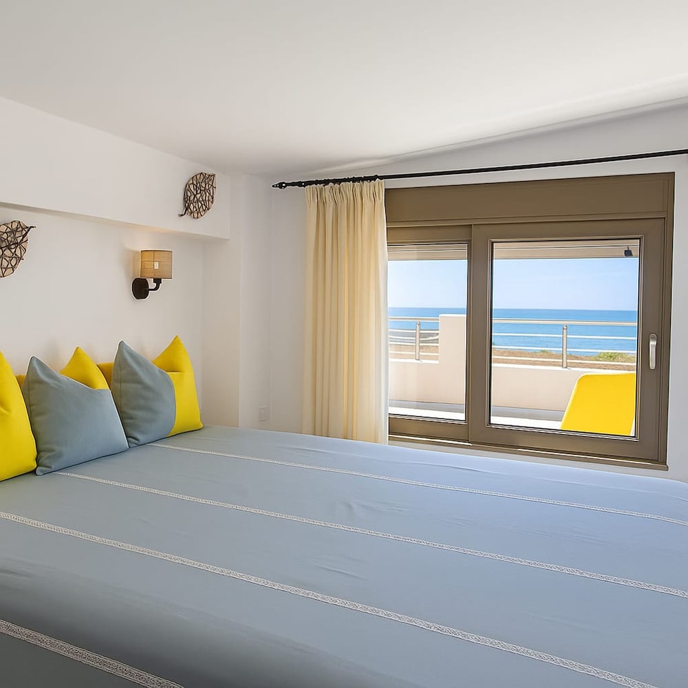 Milolithos Sunkissed Getaway Seaside Pool Escape