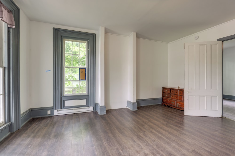 Walk to Town: Bath Apt Near Keuka Lake Wine Trail