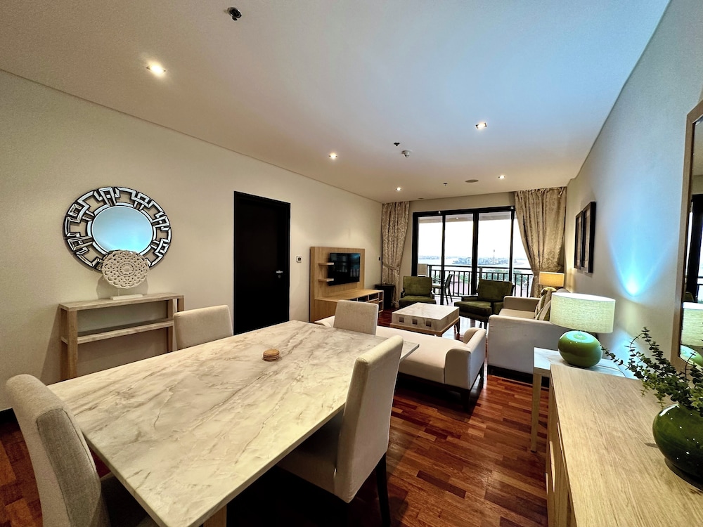Lux BnB I Palm Jumeirah Resort I Palm Views