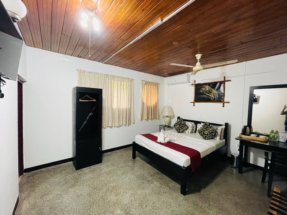 Udawalawe Safari VIllage By Plateeno