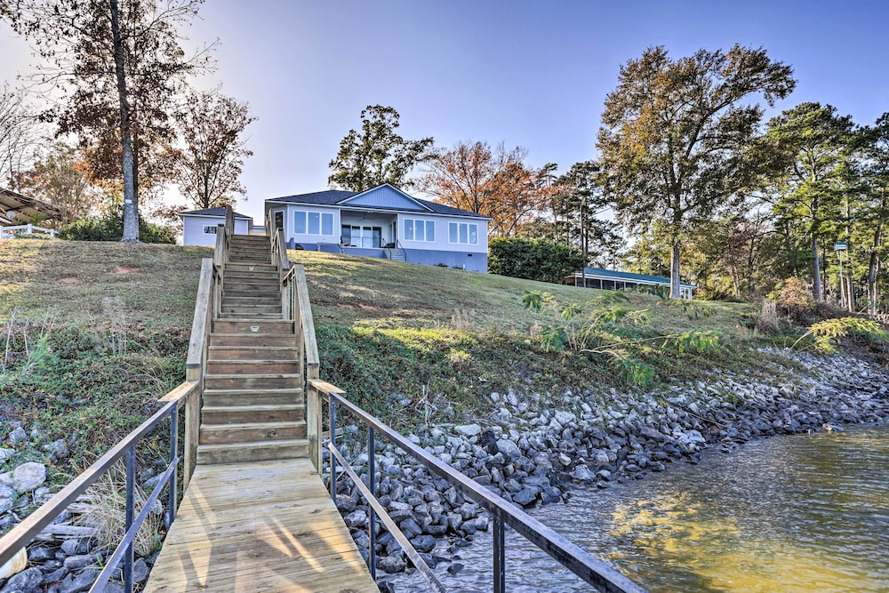Beautiful Waterfront Getaway w/ Dock! view 4