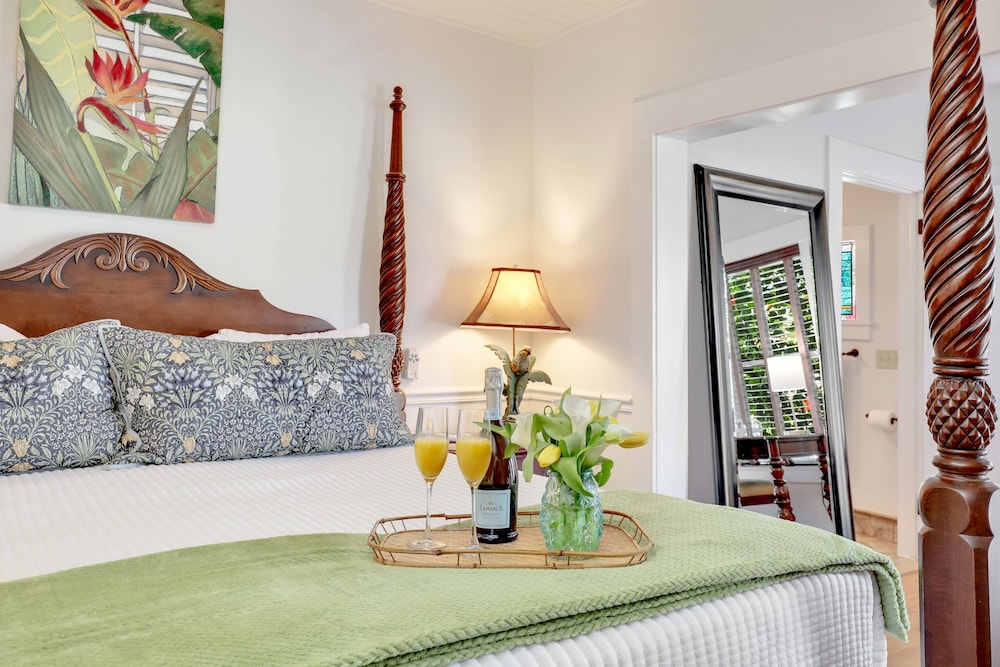 Hibiscus House Bed Breakfast Inn Parrot Room