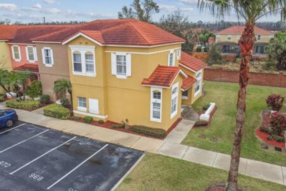 Lake Berkley 4BR Villa - Near Disney & Pool