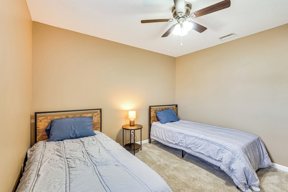 7 Mi to Dtwn Panama City: Family Home w/ Patio