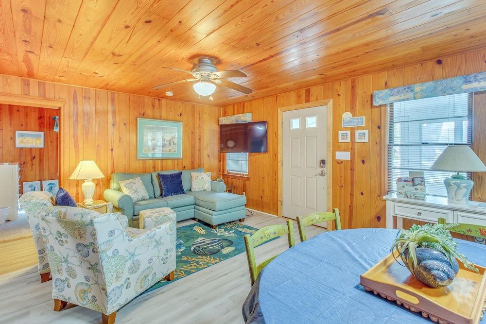 Walk to Ocean: Home w/ Deck in North Myrtle Beach