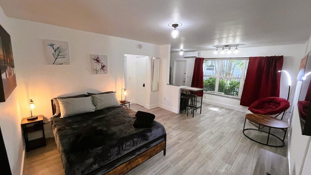 Upper East Side Renovated Studio Free Parking