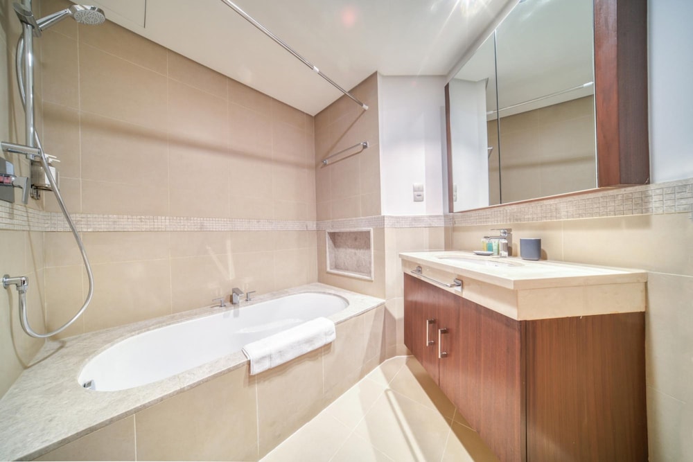 Trendy 2BR Downtown Apt Steps From Burj Khalifa