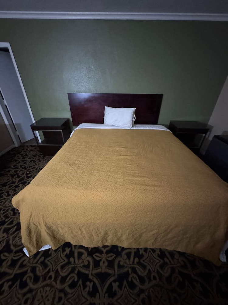 Holiday Motel