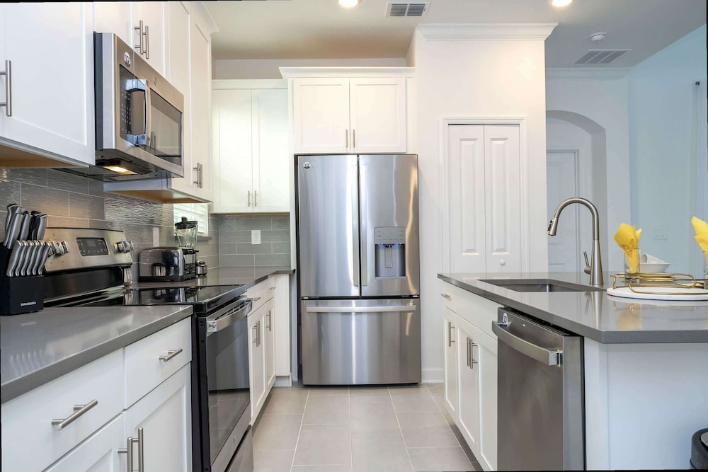 Themed 5Bd Family Villa w Pool Spa Near Disney