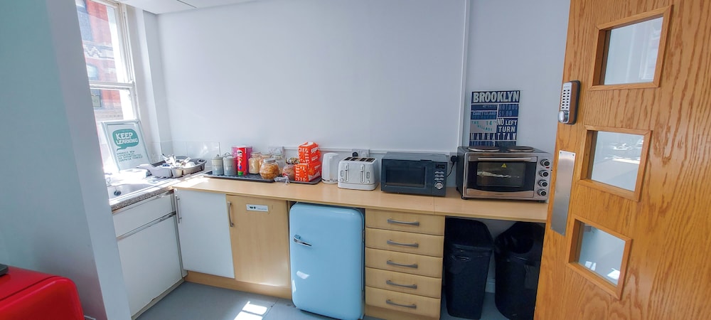 R S Hostels - leeds