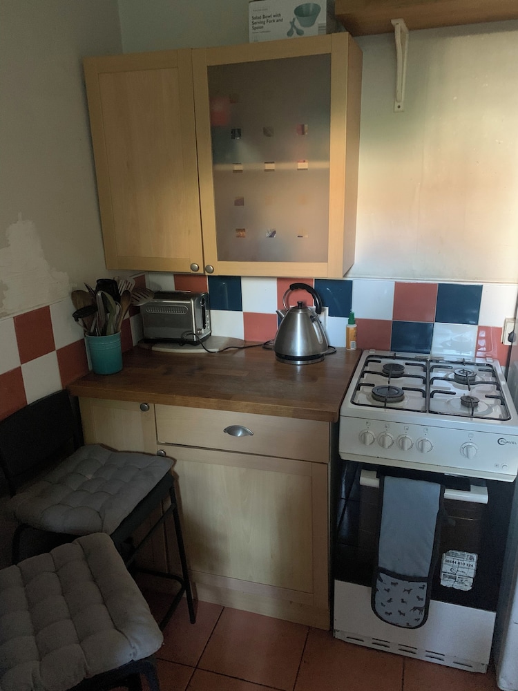 Edinburgh City Escape - Large 1 Bedroom Apartment view 5