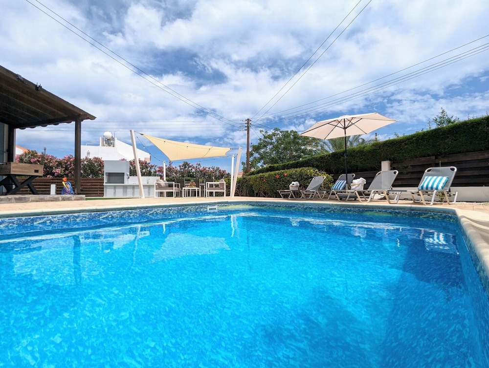 Blue Estia Villa - Pool Wifi Summer Breeze