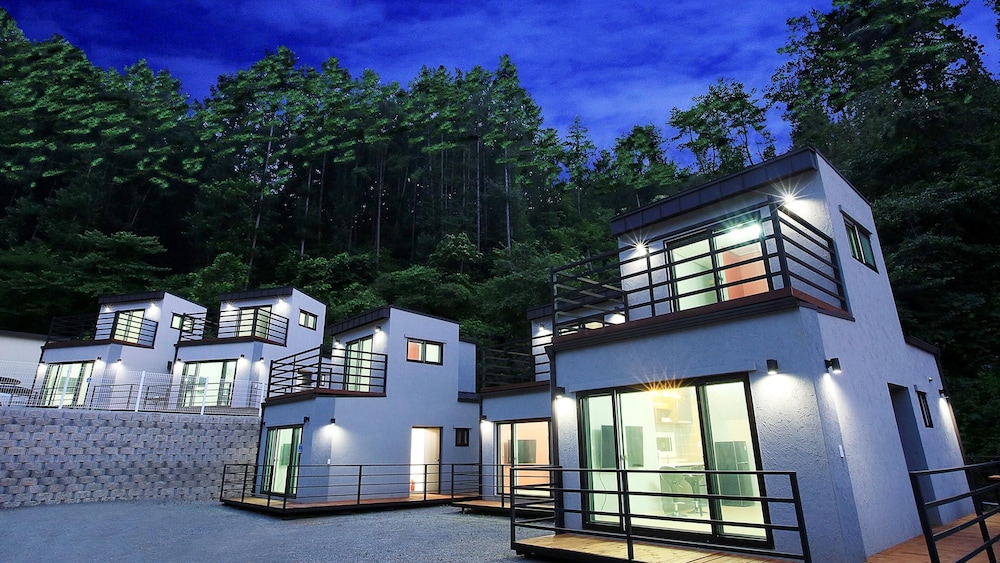 Hongcheon Stone Brown Pension