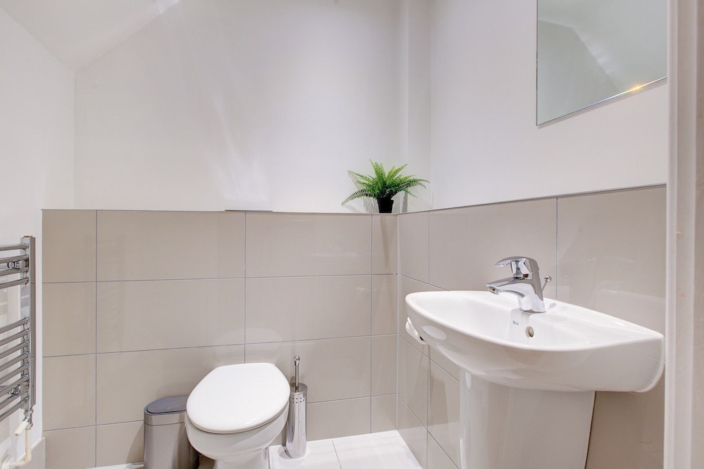 Hybrid Resi Greenwich