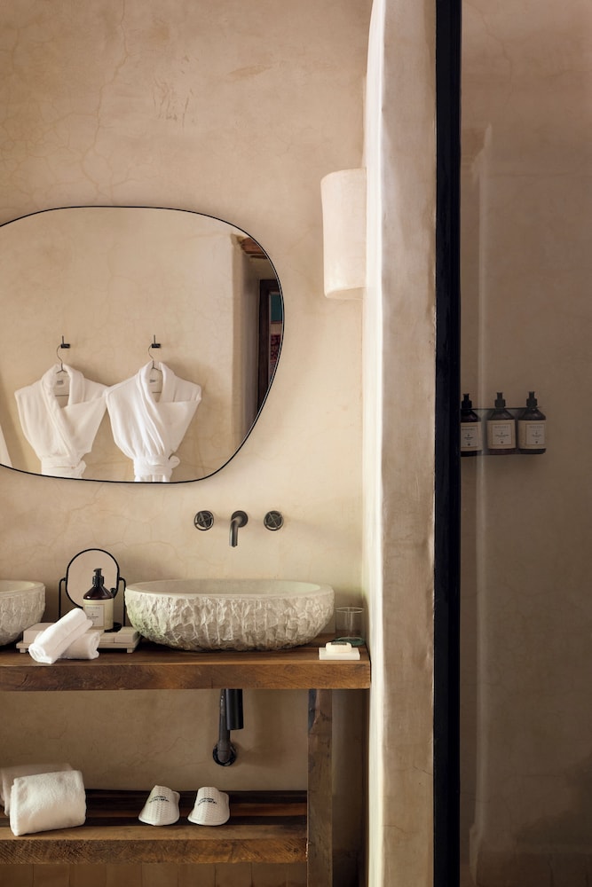 Nobu Riad