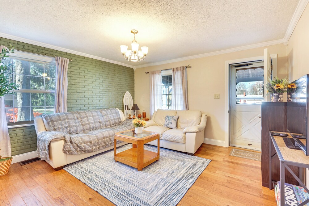 Quiet Home Base in the Heart of Boardman!