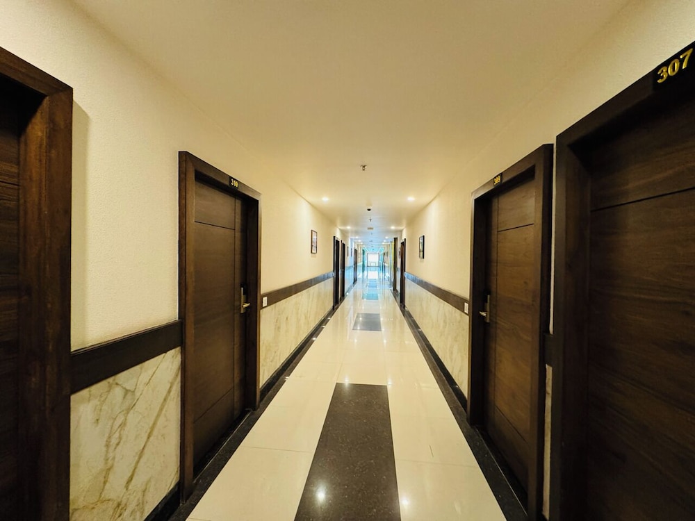 Col's Hotel Uphaar