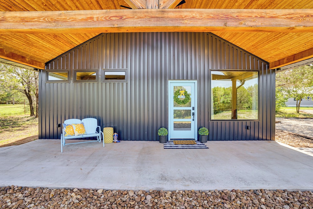 Recently Built Cabin w/ Pavilion in Granbury!