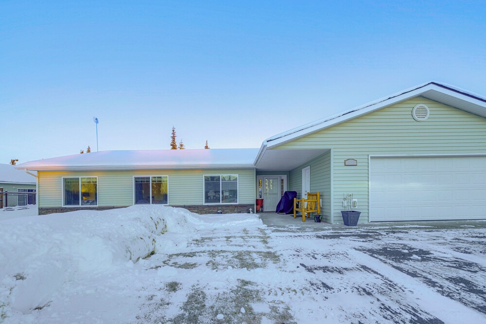 ~ 3 Mi to Ski & Hiking Trails: Soldotna Home