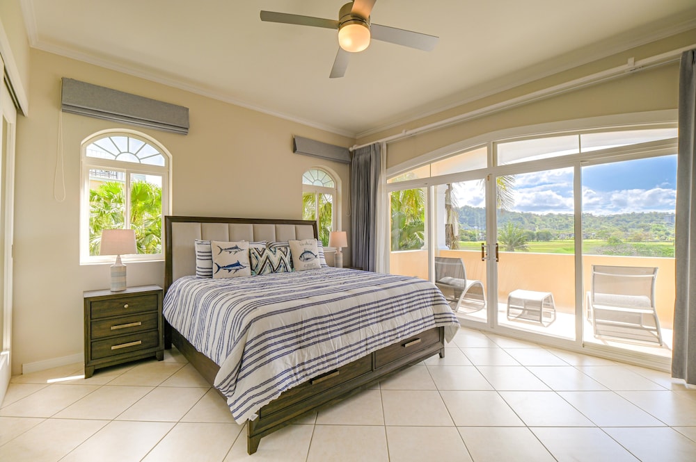 CR Luxury Los Sueños Condos