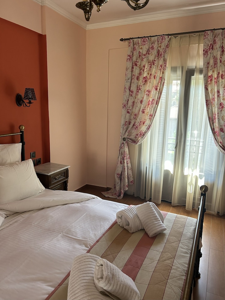 Aristarchos Lodge