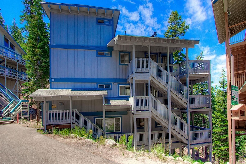 Lake Tahoe Vacations - Life's Better The Milky Way 4 Bedroom Condo by RedAwning - Property Image 16