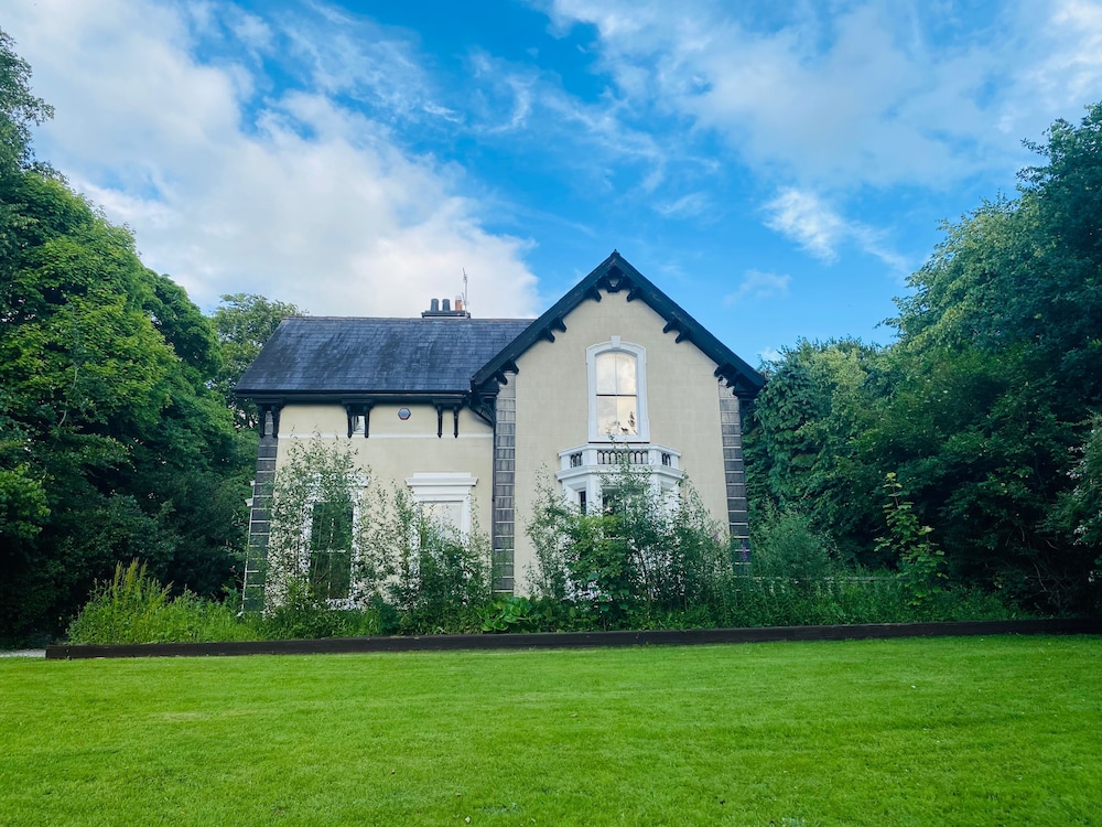 Fabulous 6 Bedroom Victorian Period House