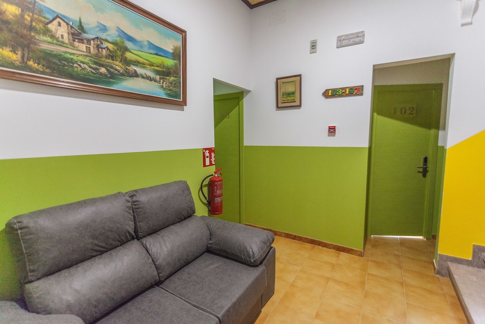 LOFT HOSTAL Group 81