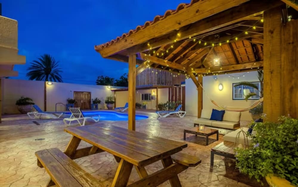 NEW 6br6 5BA Villa 200m to Beach w Privatepool