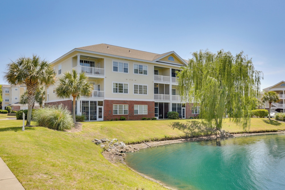 3 Mi to Barefoot Landing: Condo w/ 2 Pools!