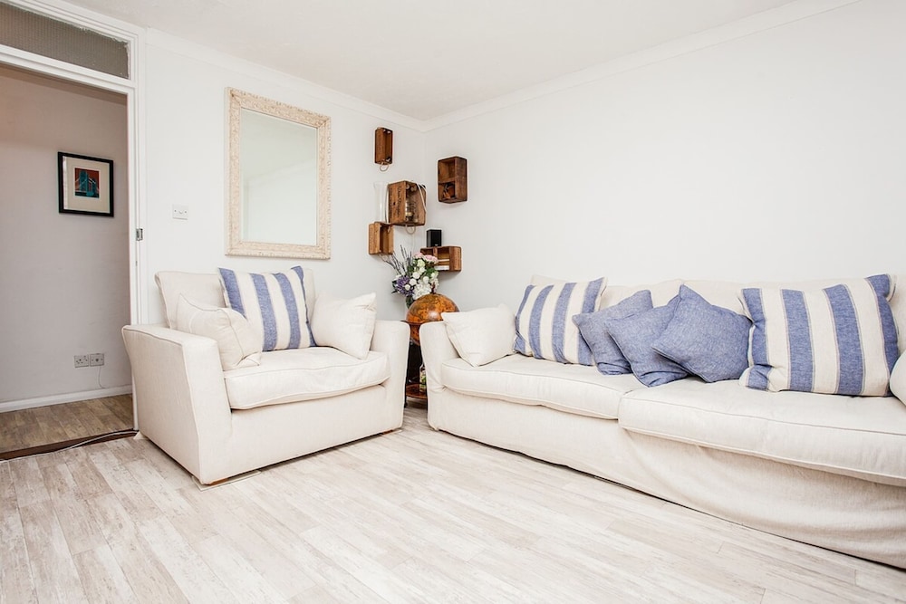 Stunning Spacious South London 1 Bed Apartment with Balcony