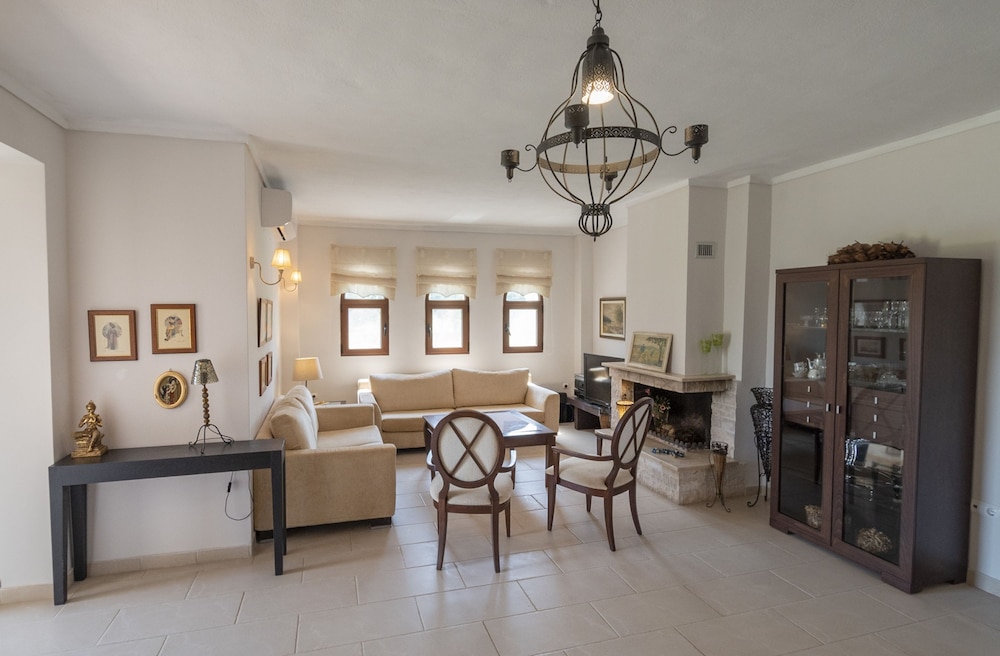 Alex Billy House by Travel Pro Services