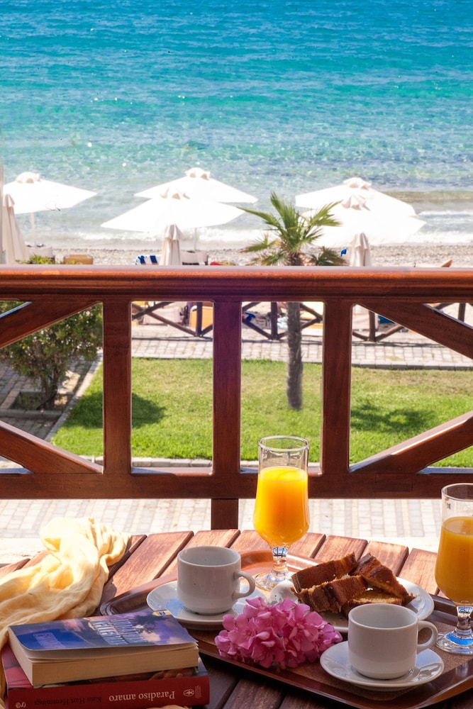 Paralio Hotel