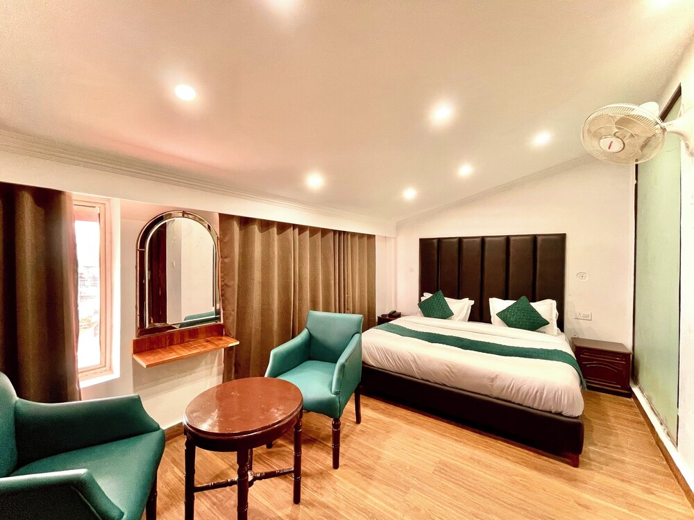 Hotel Roshie Mall Road Mussoorie